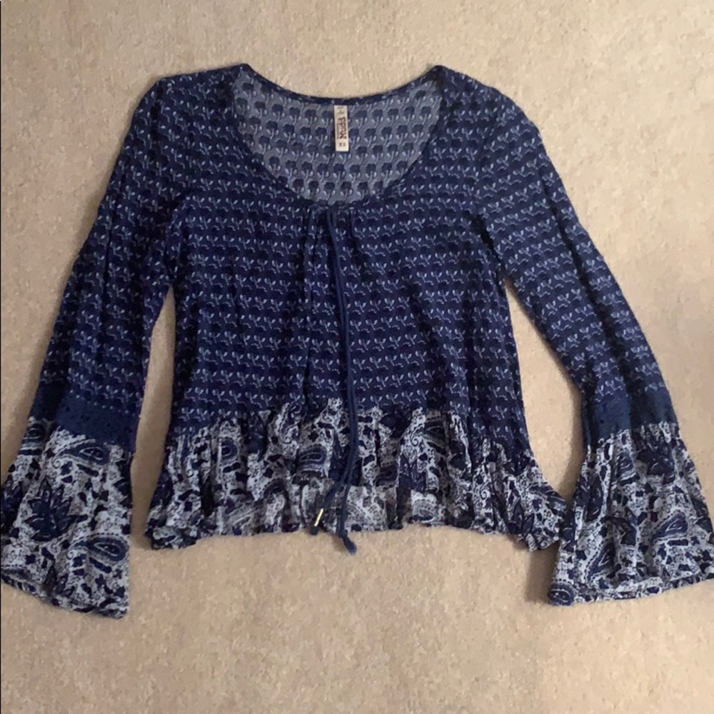 Mudd Boho long sleeve crop top